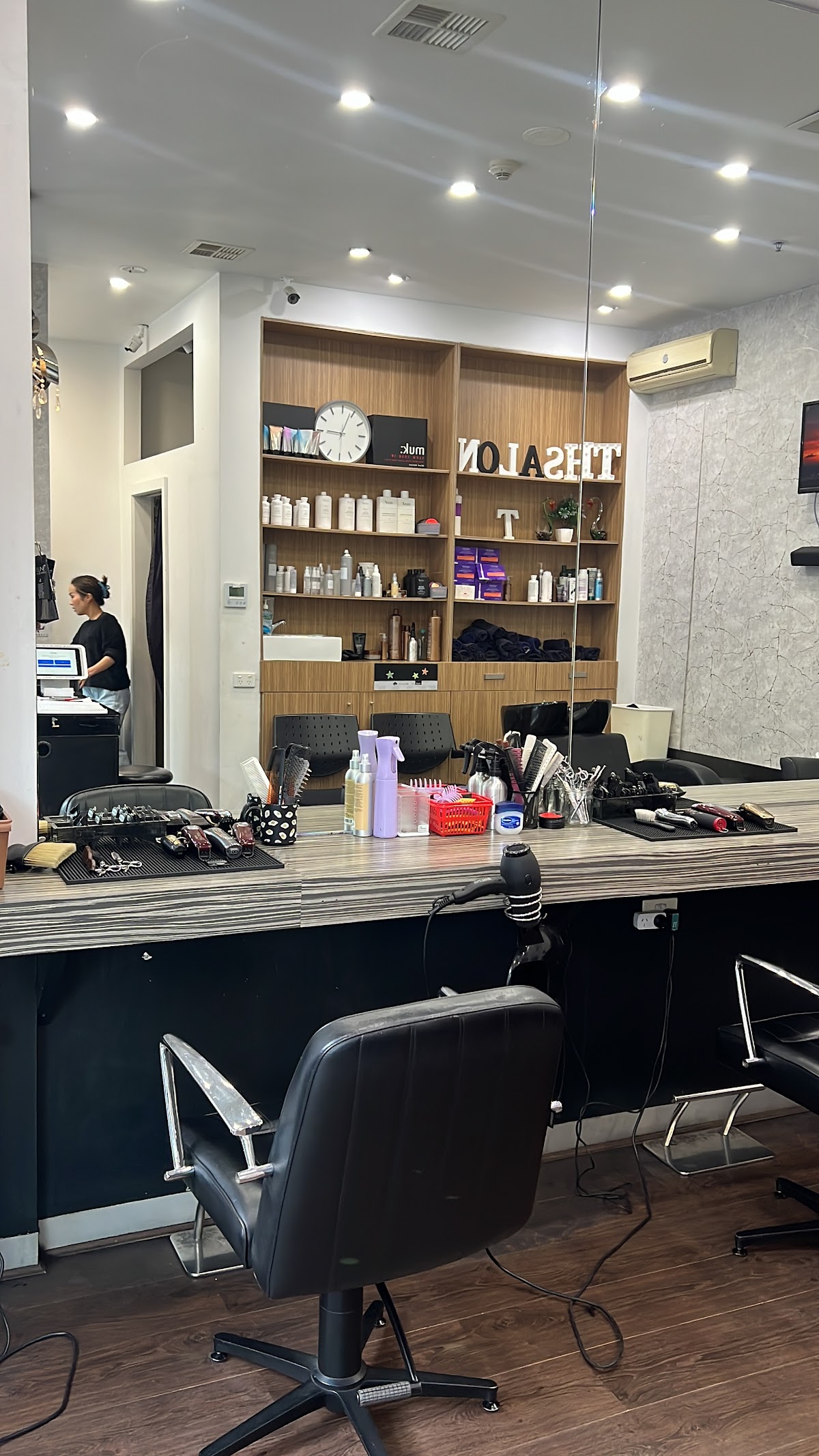 TH Salon photo 1