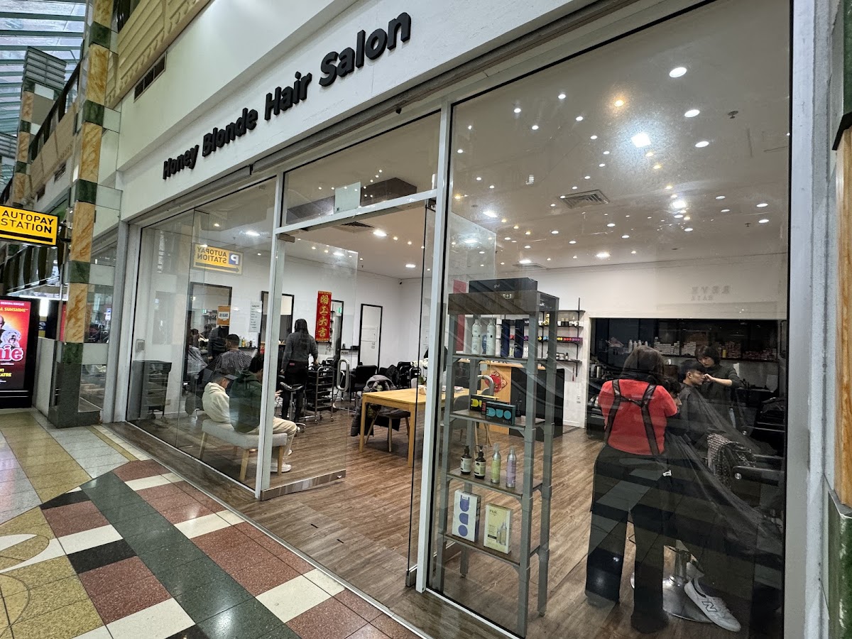Honey Blonde Hair Salon & Gold hair studio photo 1