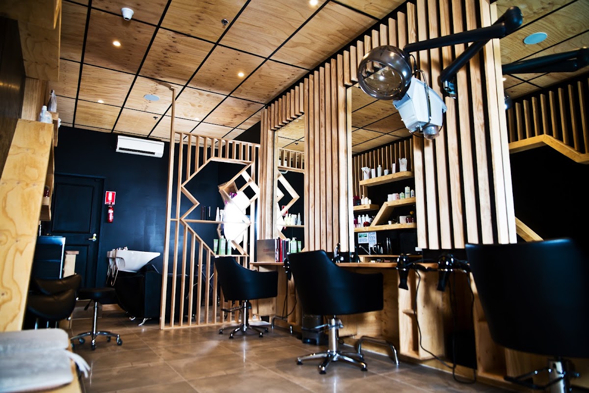 999 Haircuts (formerly WHO Salon) photo 1